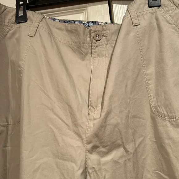Izod sz 24 Stone Colored Knee Length Shorts -NWT - Picture 6 of 8